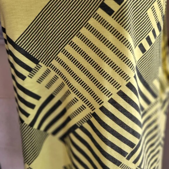 Fabletics Yellow and Black Geometric Sleeveless/Muscle Tank Size Small - Picture 3 of 6